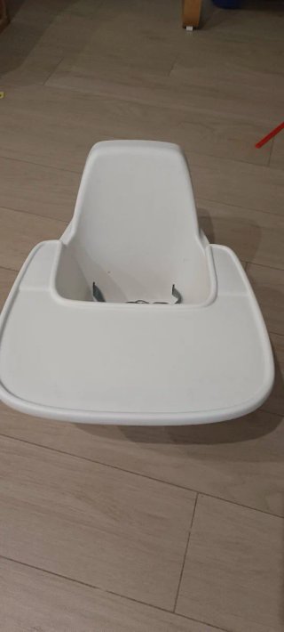Trona evolutiva IKEA con funda y cojín