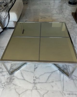 Mesa centro cristal y metal plateada en Málaga