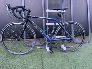Bicicleta de carretera Decathlon azul