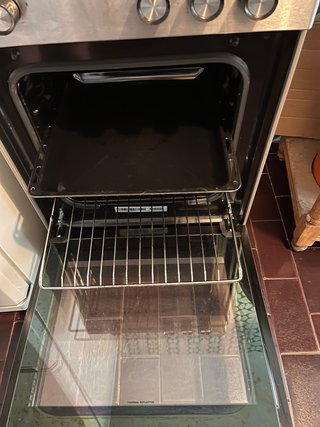 Cocina de gas con horno marca Infiniton. 2 años.