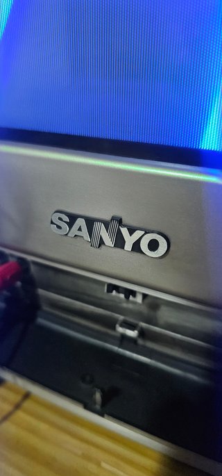 Televisor CRT 25" Sanyo para consolas retro