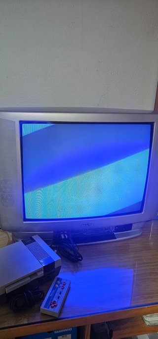 Televisor CRT 25" Sanyo para consolas retro