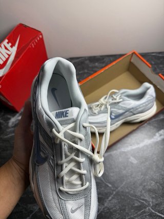 Scarpe Nike grigie e bianche initiator
