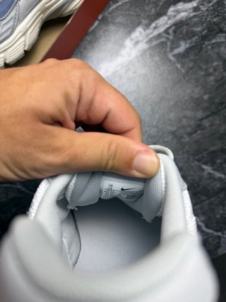 Scarpe Nike grigie e bianche initiator