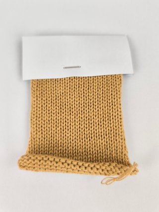 Cono hilo 100% algodón camel para tejer