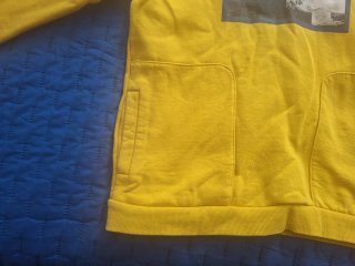 Camisola amarela com estampa