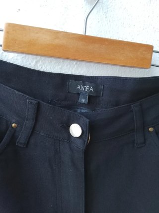Pantalón negro AEA
