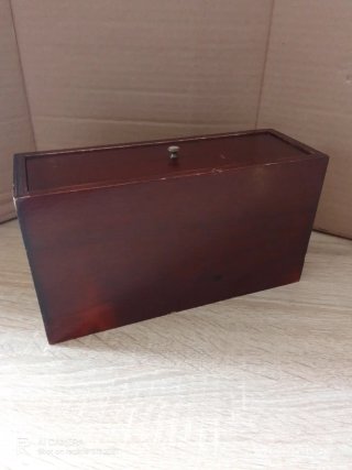 Caja de madera con cajón