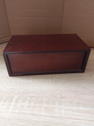 Caja de madera con cajón