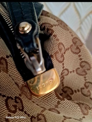 Bolso Gucci  Mod.Sukey en lona GG y piel negra