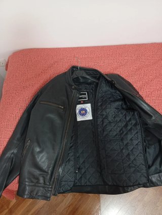 Chaqueta de cuero para moto marca Bstar
