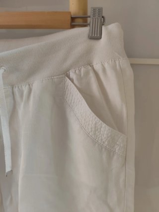 Pantalones blancos de Mango