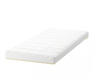 Cama Montessori IKEA con colchón