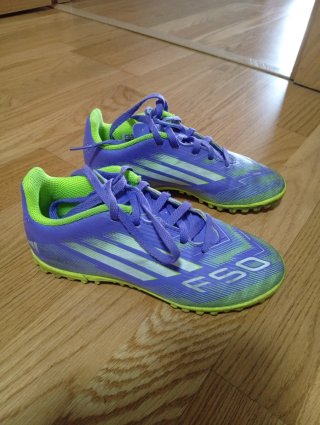 Botas fútbol Adidas niño T32