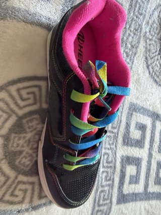 Zapatillas Heelys con ruedas negras y rosas