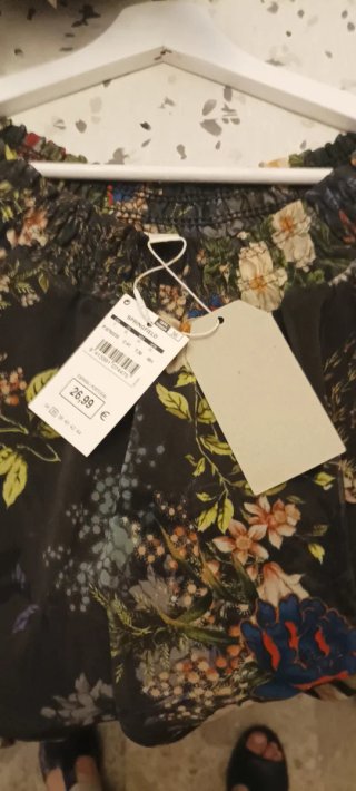 Blusa gasa estampada floral evasé. Con etiqueta.