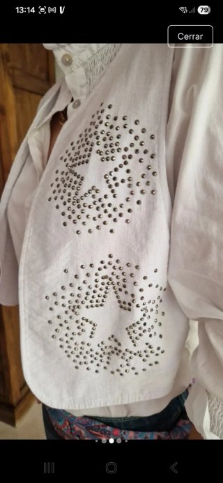 Chaleco blanco con estrellas y abalorios