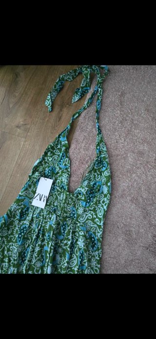 Vestido Zara chica. Nuevo