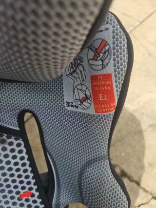 Silla y alzador coche para niños