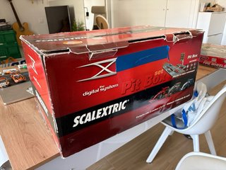Scalextric Digital System con Pit Box con 3 coches