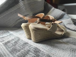 Sandalias cuña esparto doradas