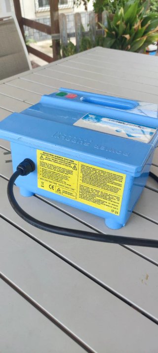 Robot Limpiafondos Piscina Aquabot Bravo