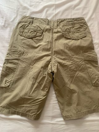 Bermuda multibolsillos beige