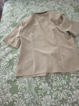 Conjunto de falda y blusa beige