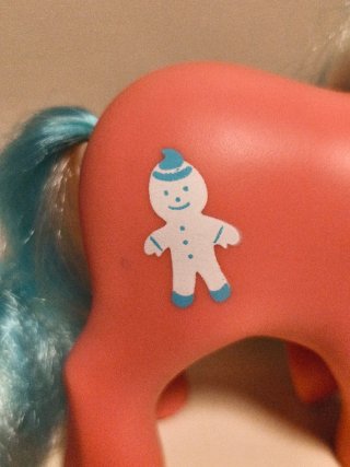 Pony rosa con crin azul
