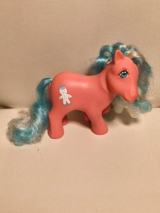Pony rosa con crin azul