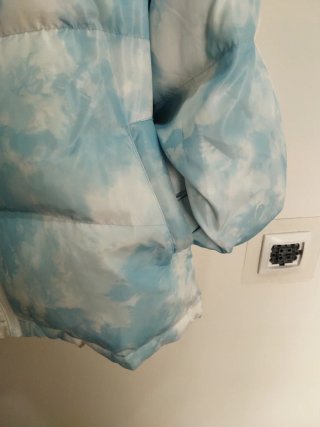 Plumas azul y blanco
