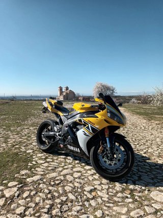 Yamaha R1 50 aniversario