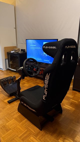 Playseat con volante y pedales
