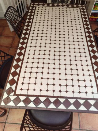 Mesa exterior mosaico marroquí con sillas incluida