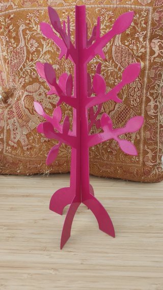 Árbol joyero rosa