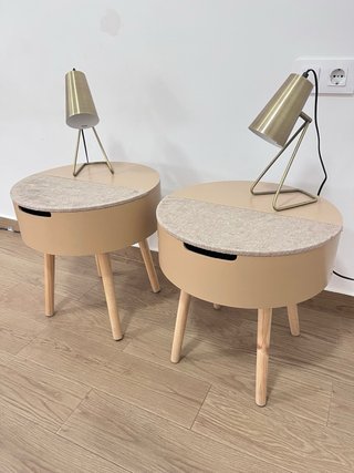 Mesitas de noche redondas beige