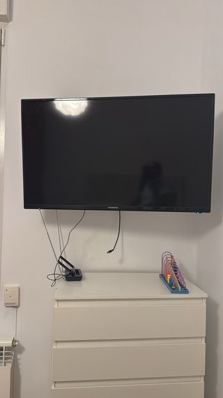 TV Thomson 40 pulgadas SIN PATAS No es SMART TV