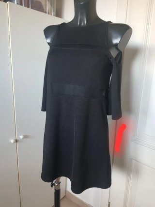 Abito nero con spalle scoperte tg s italiana