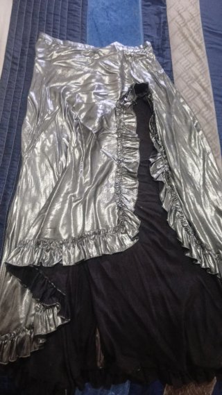Saia Micaela Oliveira Prata e Preta veste S/M