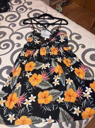 Vestido estampado floral negro y amarillo