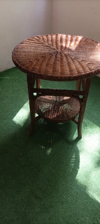 Conjunto mesa y 2 sillones de mimbre