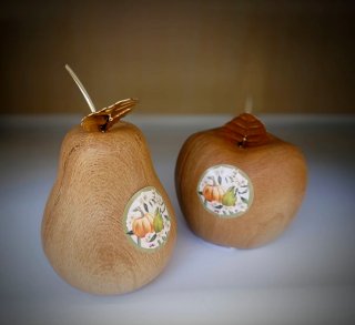 Soprammobili a forma di frutta effetto legno