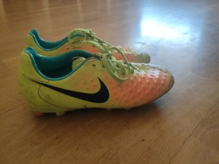 Botas de fútbol infantiles Nike talla 34