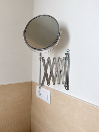 Specchio da parete estensibile per trucco