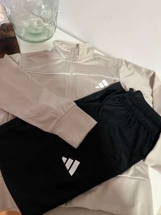 Chándal Adidas niño beige y negro