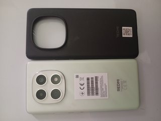 Teléfono Redmi Negro y Verde