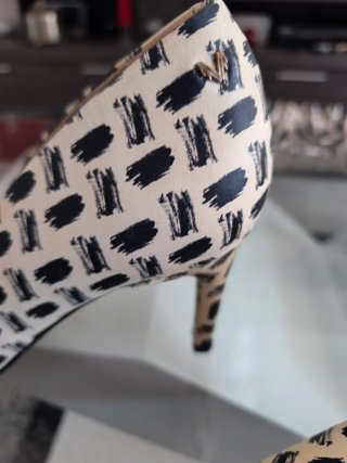 Zapatos tacón Martinelli beige y negro