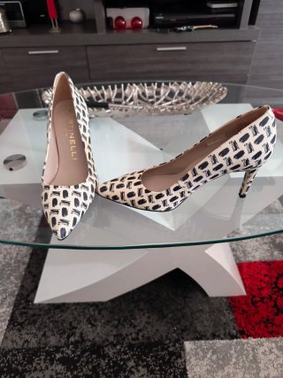 Zapatos tacón Martinelli beige y negro