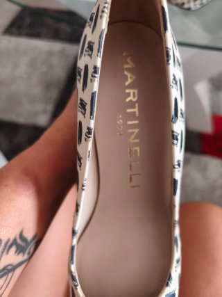 Zapatos tacón Martinelli beige y negro