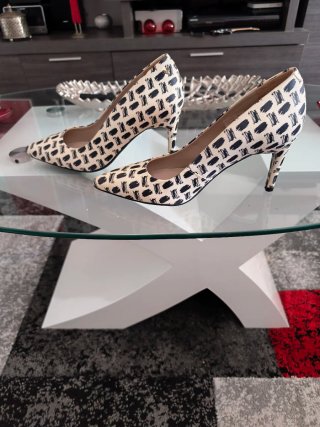Zapatos tacón Martinelli beige y negro